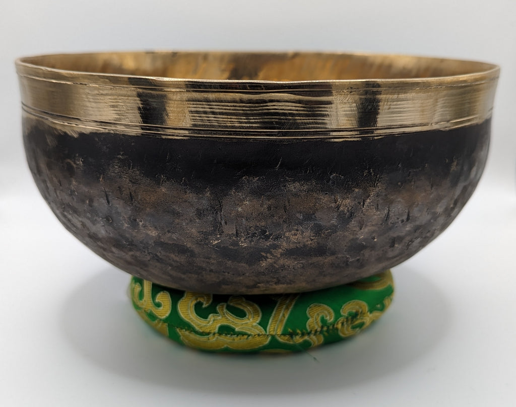 Dhara Noir Premium Klangschale · 24 cm