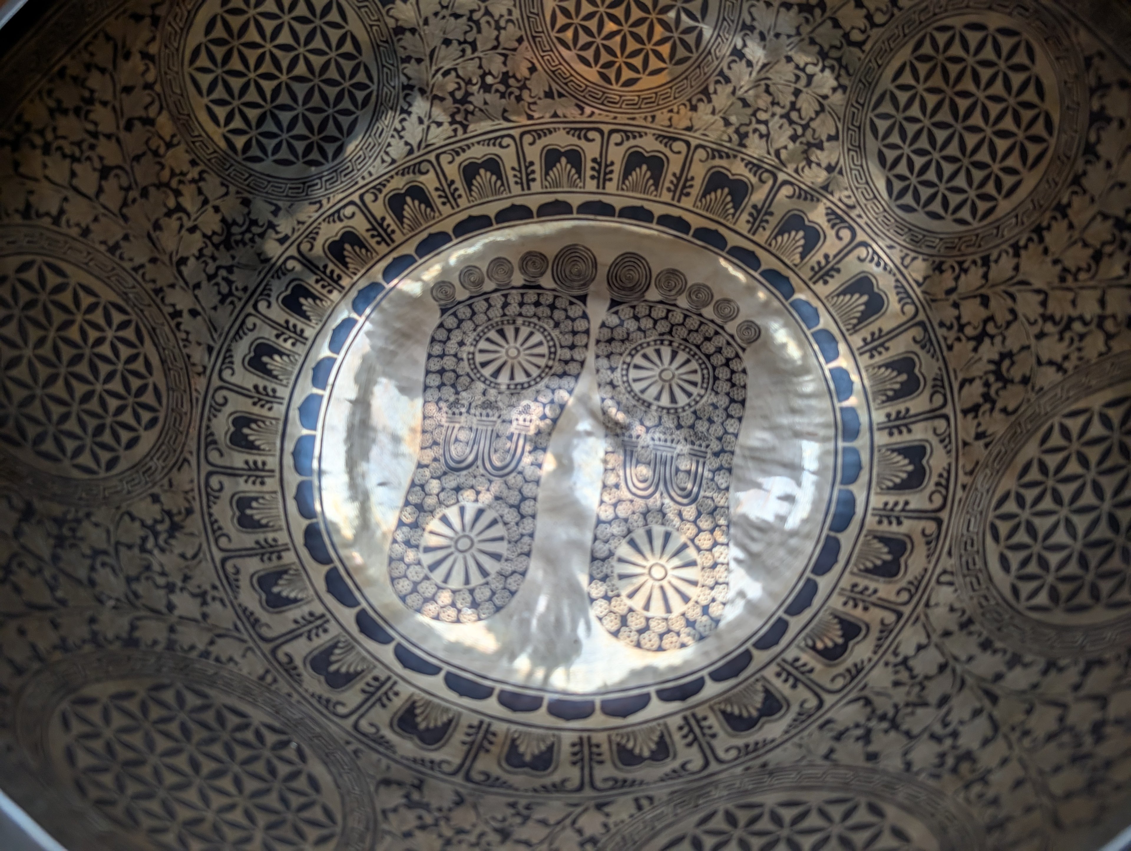 Handgeschlagene Fußklangschale – 10 kg | Ø 50 cm | Nepal