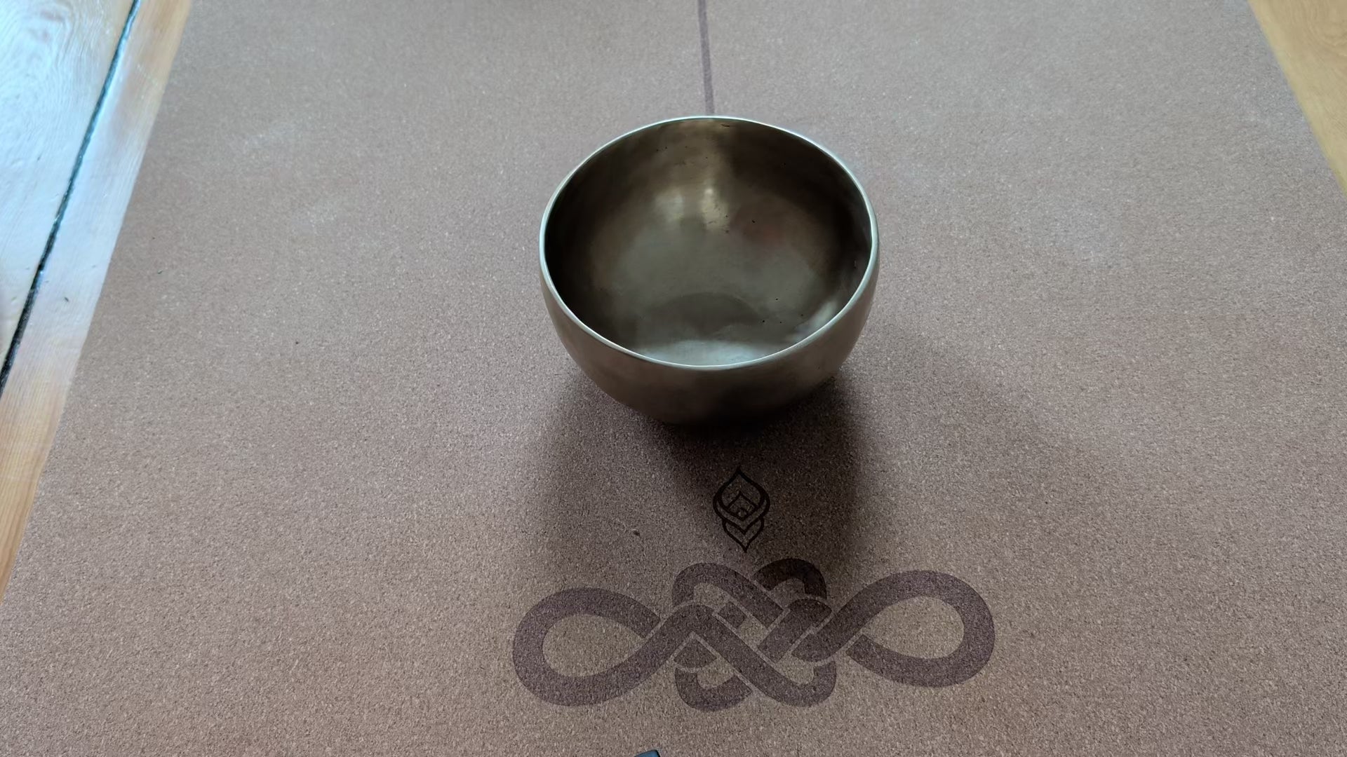 Surya Gold  Klangschale · 16 cm